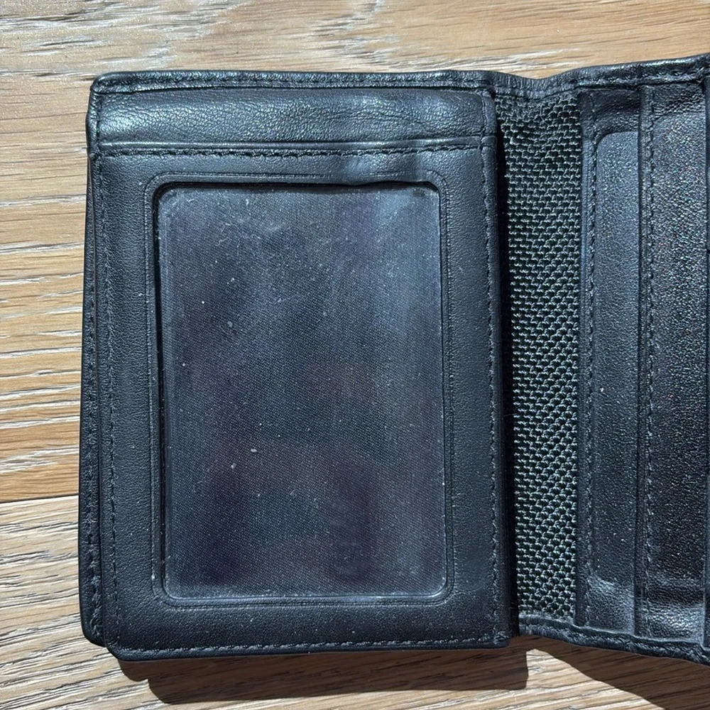Tumi black men’s wallet with photo ID pocket